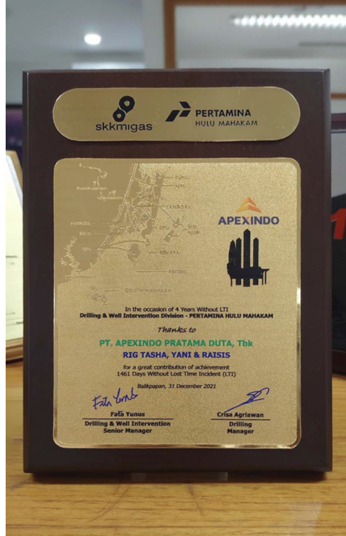 Award from PT Pertamina Hulu Mahakam (PHM) for its 4 years of operation without Lost Time Incident (LTI)